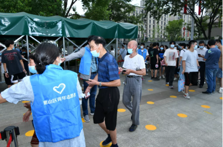 永不止步--经贸学子在志愿活动中贡献青春力量