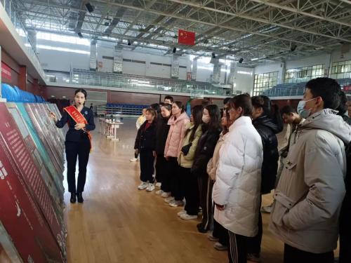 新疆理工学院开展“课说新疆”第十六讲之“感受历史文化 浸润爱国之心——流动博物馆进校园”