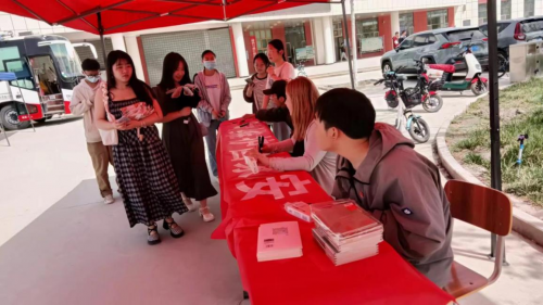 国家安全牢记不忘，居安思危警钟长鸣  ——人文社会科学学院开展国家安全教育日签名活动