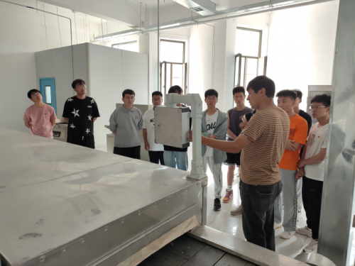 【迎评促建】新疆理工学院机电工程学院开展食品智能装备协同创新平台面点烘焙加工自动化生产线设备操作培训会