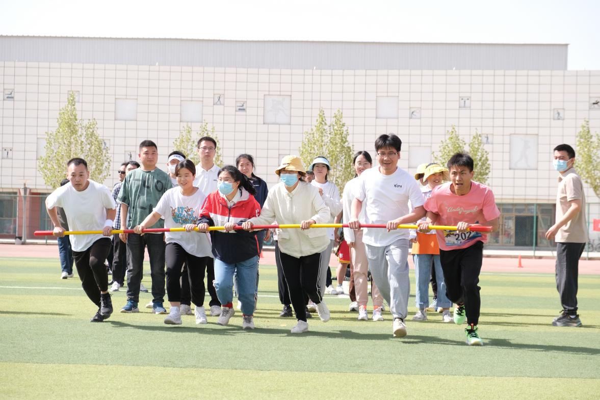 【迎评促建】“扬体育精神，展园丁新貌”——能源化工工程学院教职工踊跃参与新理工第二届田径运动会