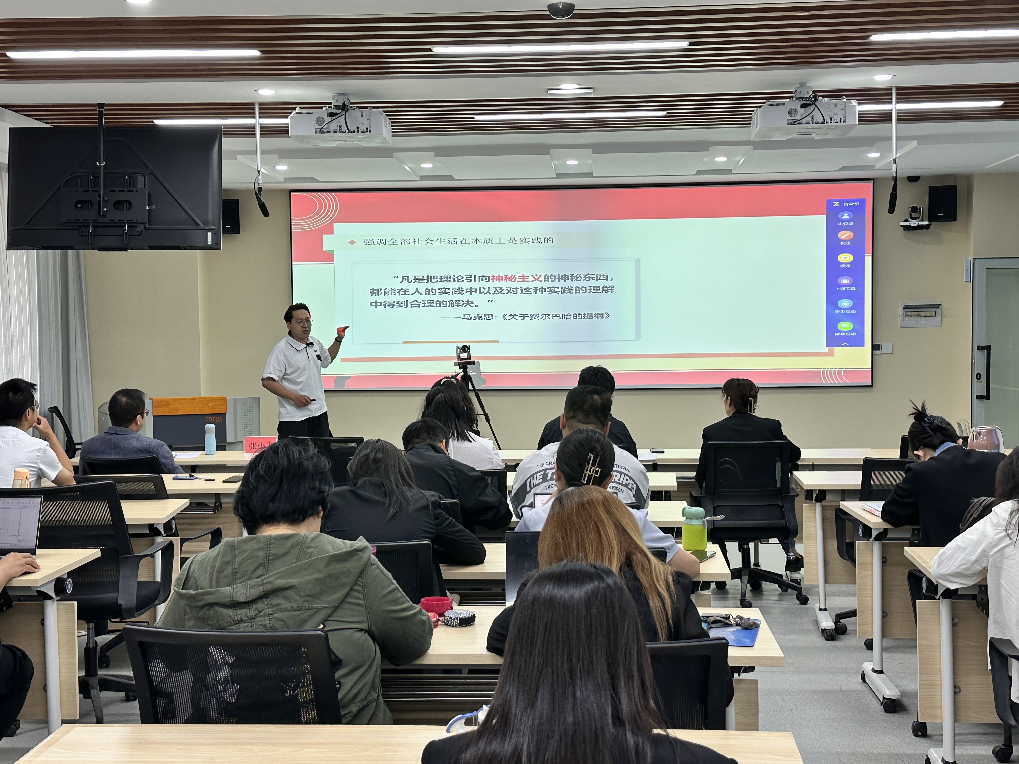 【迎评促建】马克思主义学院举行教师教学能力提升专家辅导会