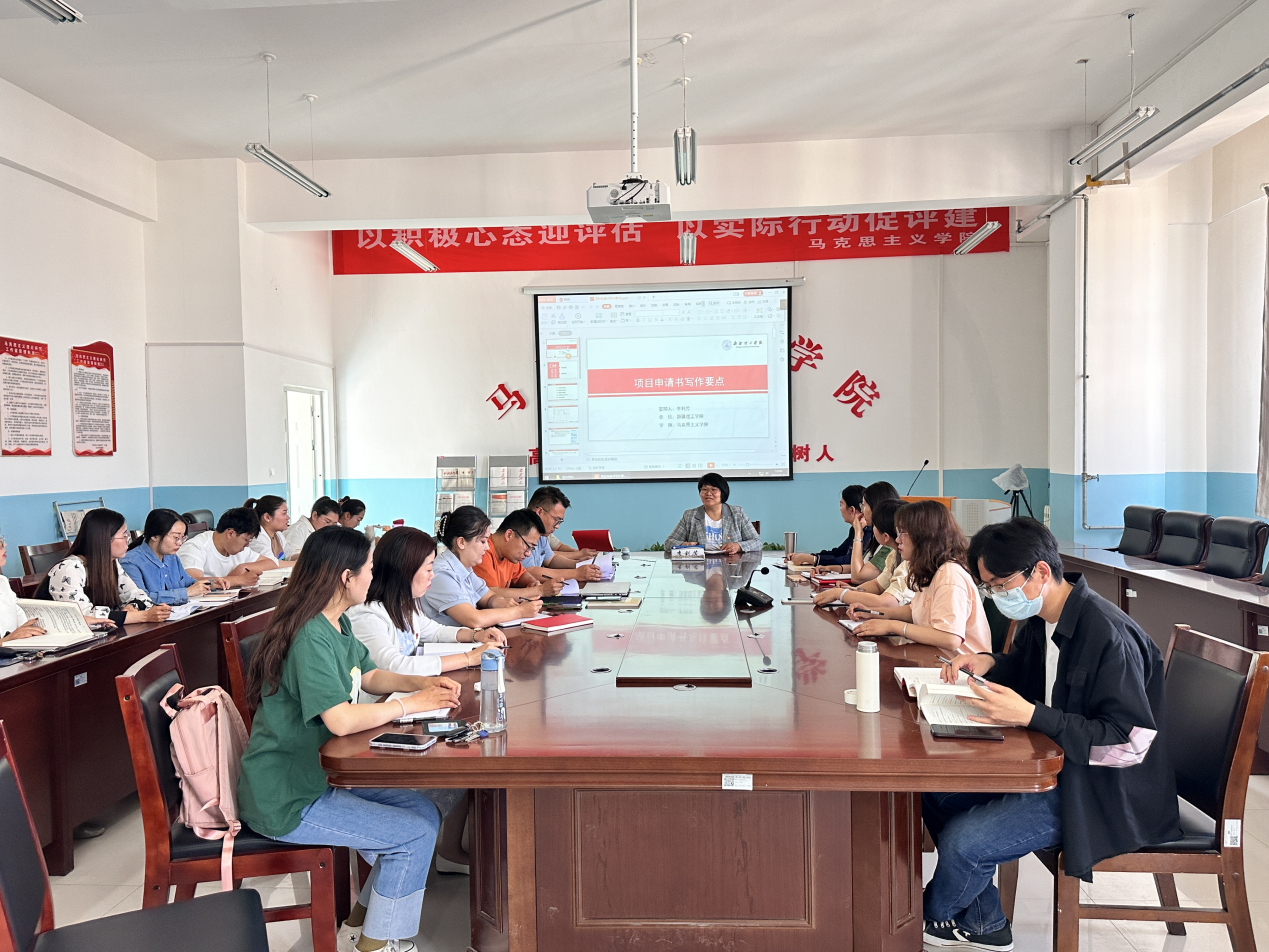 【迎评促建】马克思主义学院“我的科研之路”系列讲座顺利开讲