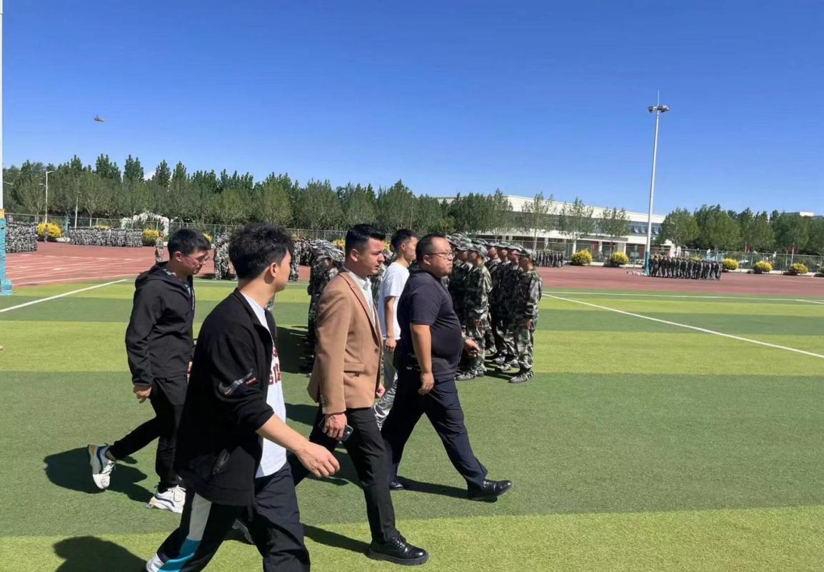 【迎评促建】身穿迷彩少年气,神采飞扬正青春 ——信息工程学院领导慰问2023级军训学生   