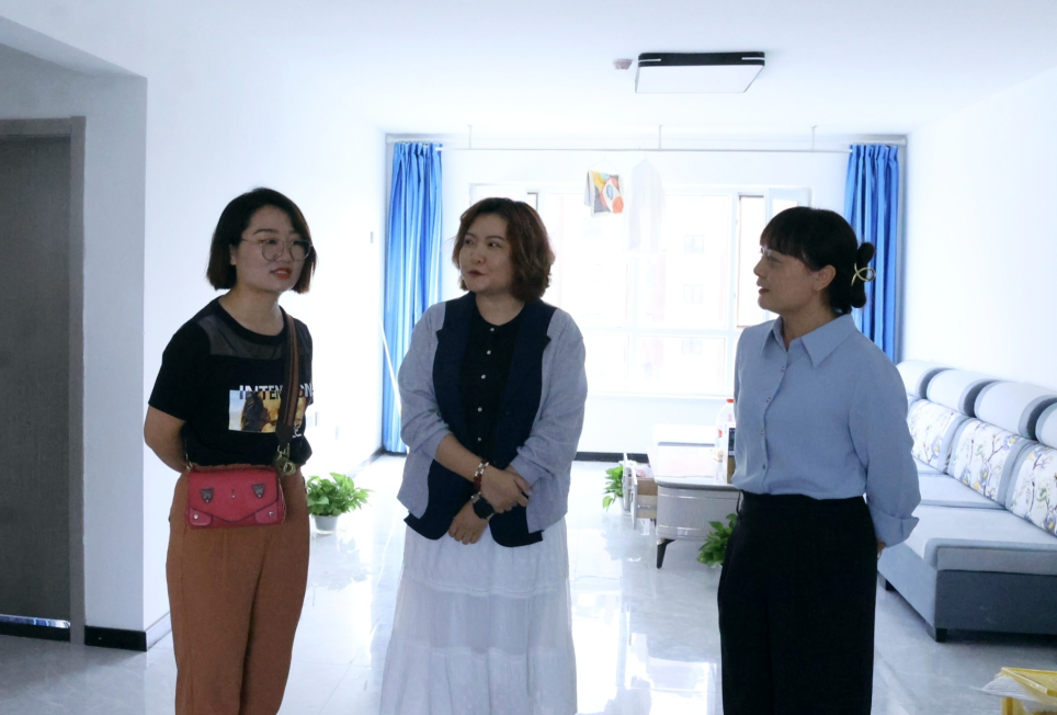 【迎评促建】马克思主义学院开展“躬耕教坛，强国有我”教师节走访慰问活动