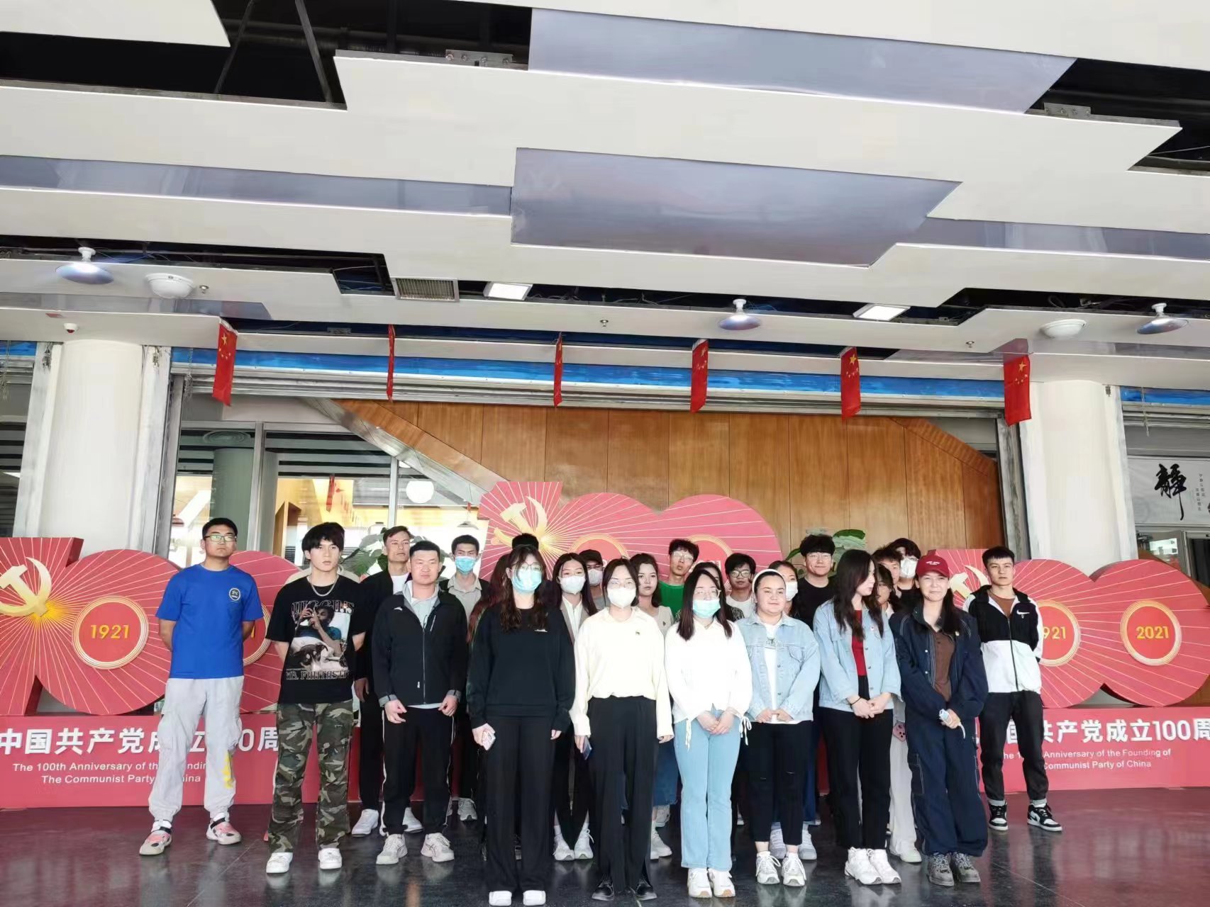 明校史，知校情，传薪火，汲取奋进力量”—信息工程学院学生第七党支部开展参观校史馆活动