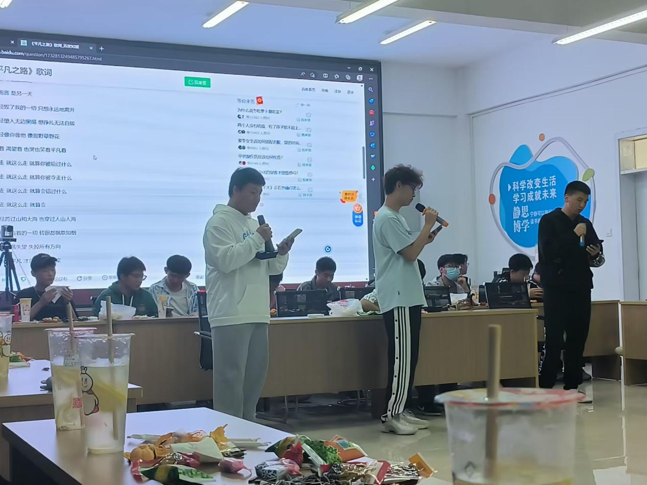 民族团结一家亲 同心共筑中国梦 信息工程学院通信22-2班开展民族团结主题晚会